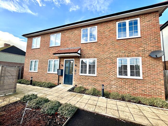 2 Bedroom Flat For Sale In Gilders Road, Chessington, Surrey., KT9