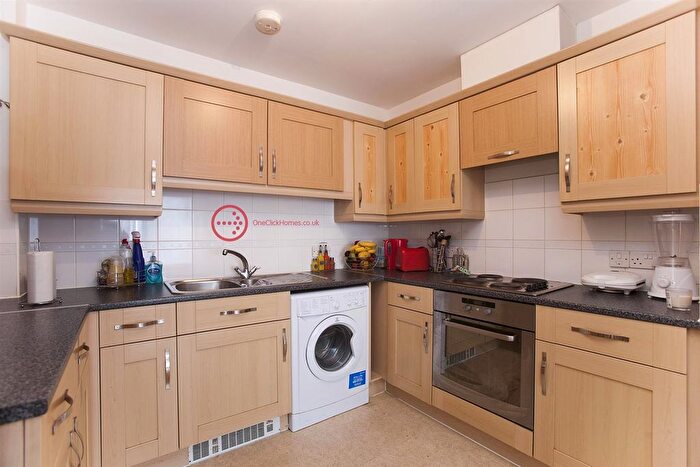 2 Bedroom Flat To Rent In Eastern Avenue, Ilford, IG2