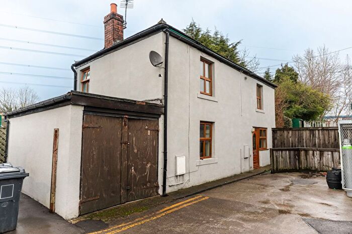 3 Bedroom Detached House For Sale In Gelderd Road, Birstall, WF17