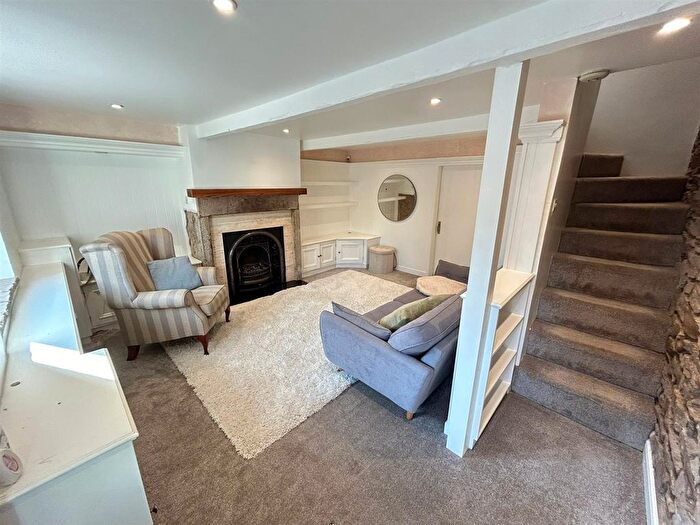 2 Bedroom Cottage For Sale In Farmers Row, Blackburn, BB2