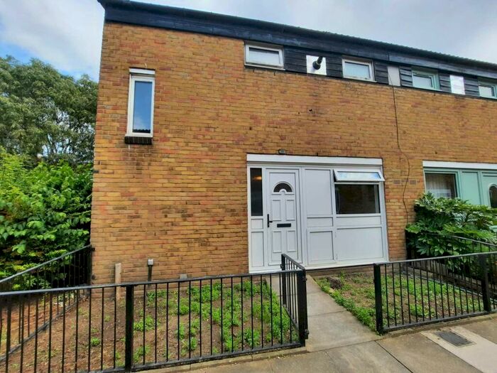 2 Bedroom House To Rent In Wren Path, London, SE28