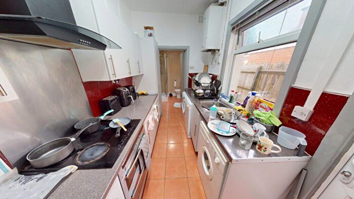 5 Bedroom House To Rent In Dawlish Road, Selly Oak, Birmingham, B29