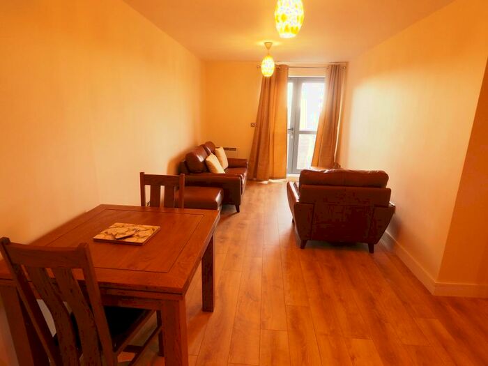 2 Bedroom Apartment To Rent In Queens Court, Hull, HU1