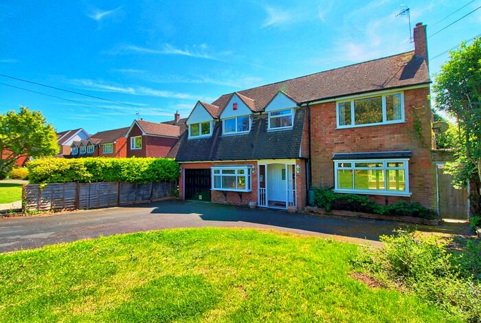 4 Bedroom Detached House For Sale In New Road, Cutnall Green, Droitwich, WR9