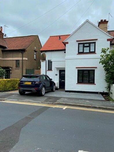 1 Bedroom Flat To Rent In The Crescent, Watford, WD18