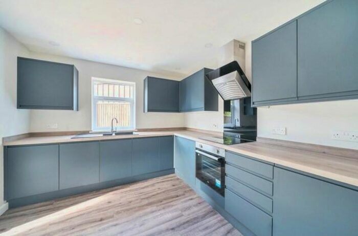 3 Bedroom Semi-Detached House To Rent In Ridgeway Road, Bedford, MK43