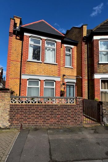 3 Bedroom Semi-Detached House To Rent In Fernbrook Road, Hither Green, London, SE13