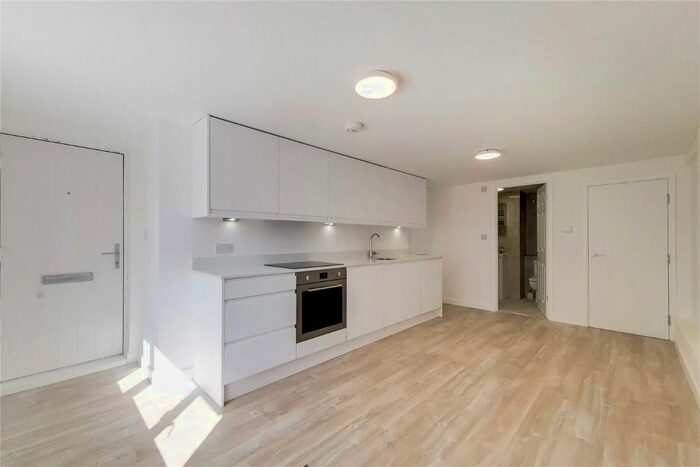 Studio To Rent In Finchley Road, Golders Green, London, NW11