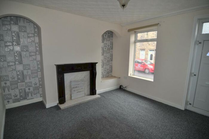 2 Bedroom House To Rent In New Street, Great Houghton, S72