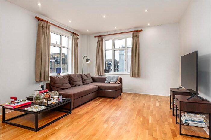2 Bedroom Apartment For Sale In Battersea Bridge Road, London, SW11