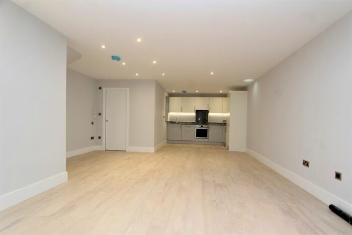 Studio To Rent In Alexandra Park Road, London, N10