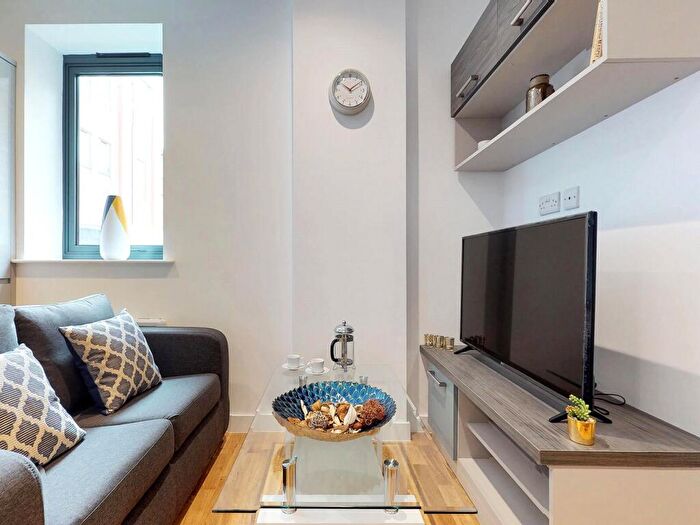 Apartment To Rent In Apt, Onyx Residence #, S2