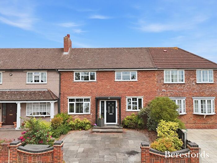 3 Bedroom Terraced House For Sale In Hood Walk, Romford, RM7
