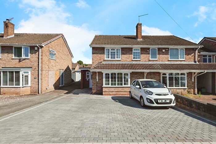 3 Bedroom Semi-Detached House For Sale In Braemar Avenue, Stourbridge, DY8