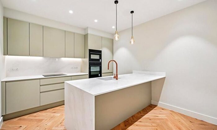 3 Bedroom Mews To Rent In Southwick Mews, Paddington, London, W2