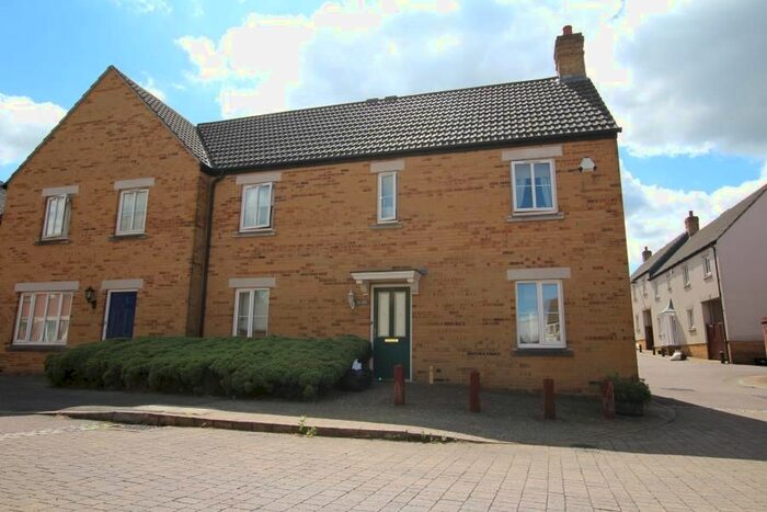 4 Bedroom Semi-Detached House To Rent In Kings Drive, Stoke Gifford, Bristol, BS34