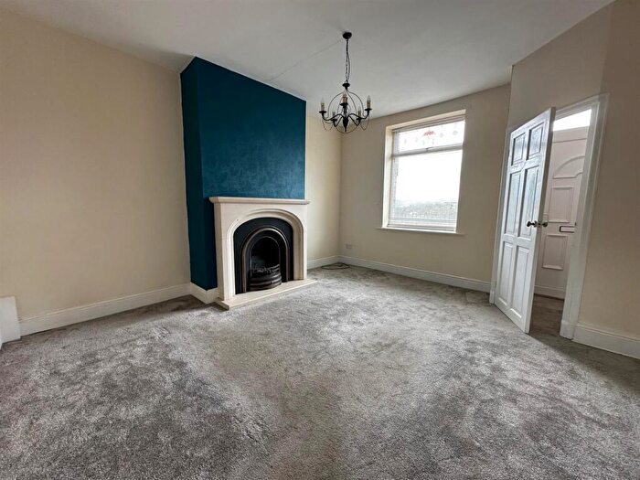 2 Bedroom End Of Terrace House To Rent In Willow View, Sowerby Bridge, HX6