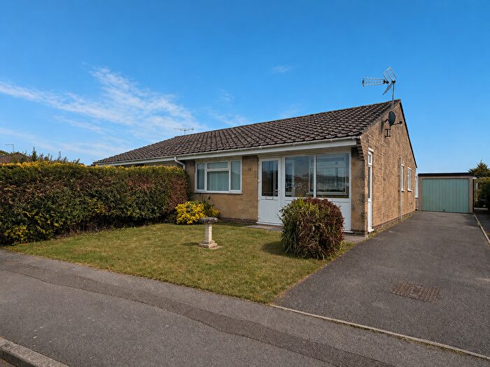 2 Bedroom Semi Detached Bungalow For Sale In Bourne Way, Gillingham, SP8