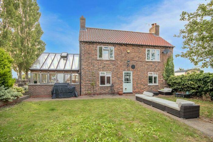 4 Bedroom Farm House For Sale In Cornley Road, Misterton, Doncaster, DN10