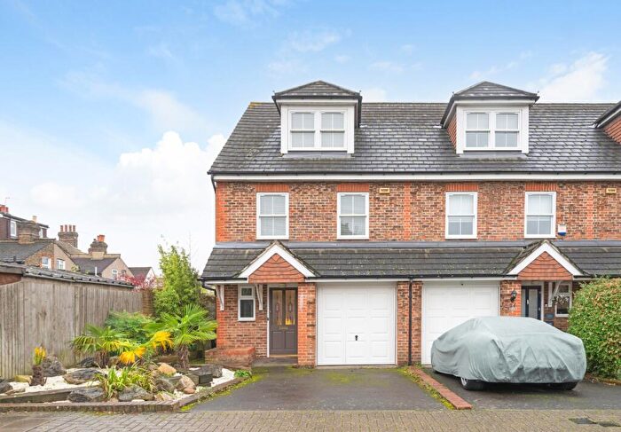 3 Bedroom End Of Terrace House To Rent In Chart Close, Bromley, BR2