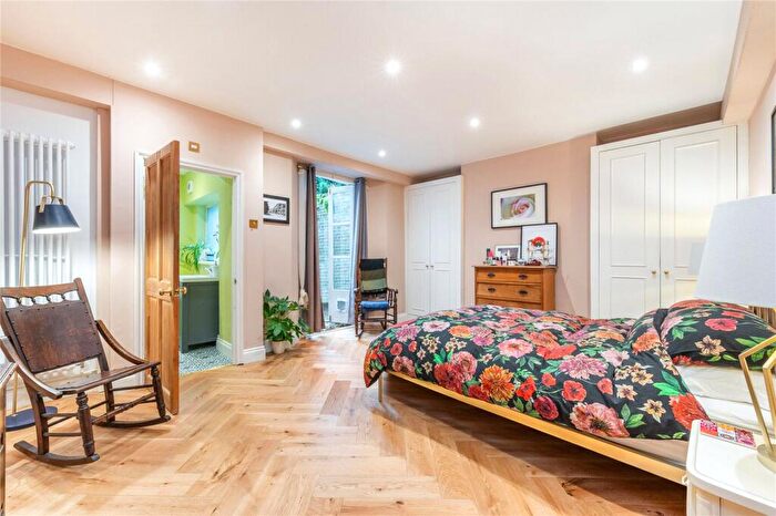 1 Bedroom Terraced House To Rent In Oakley Square, Camden, NW1
