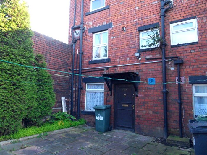 1 Bedroom Flat To Rent In Bradford Road, Batley, West Yorkshire, WF17