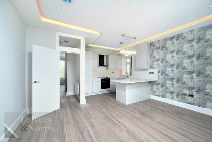 2 Bedroom Apartment To Rent In Camden Road, Islington, London, N7