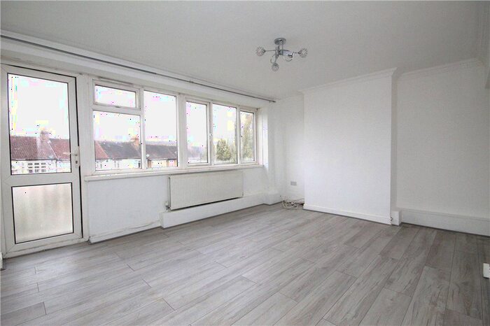 2 Bedroom Flat To Rent In Warminster Gardens, London, SE25