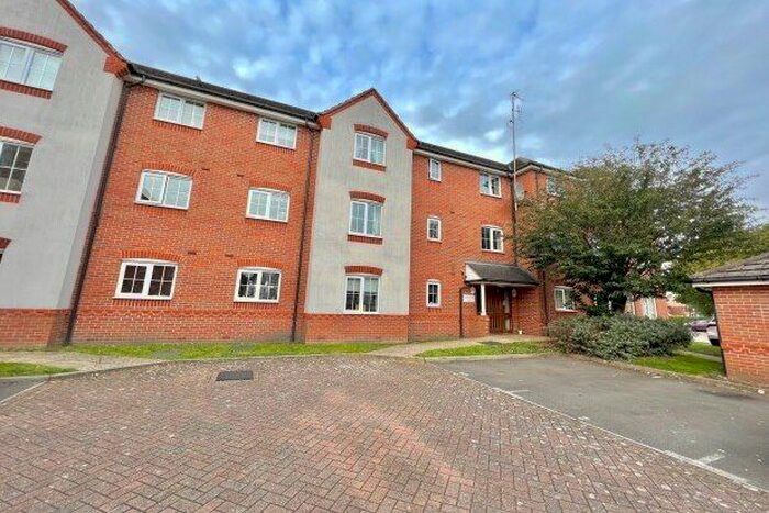 2 Bedroom Flat To Rent In Wedgbury Close, Wednesbury, WS10