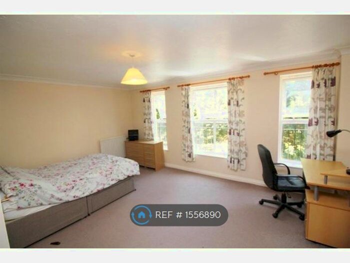 6 Bedroom End Of Terrace House To Rent In Lancelot Road, Stapleton, Bristol, BS16