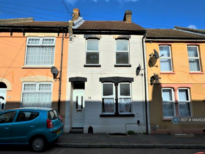 3 Bedroom Terraced House To Rent In Salisbury Road, Chatham, ME4