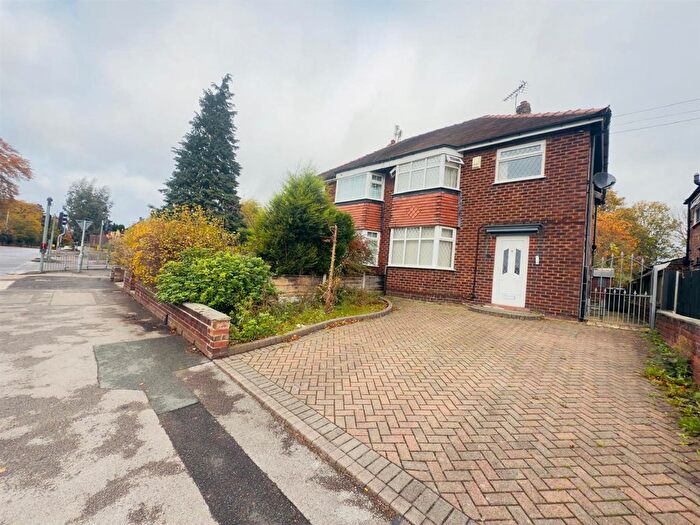 3 Bedroom Semi Detached House To Rent In Didsbury Road, Stockport, SK4