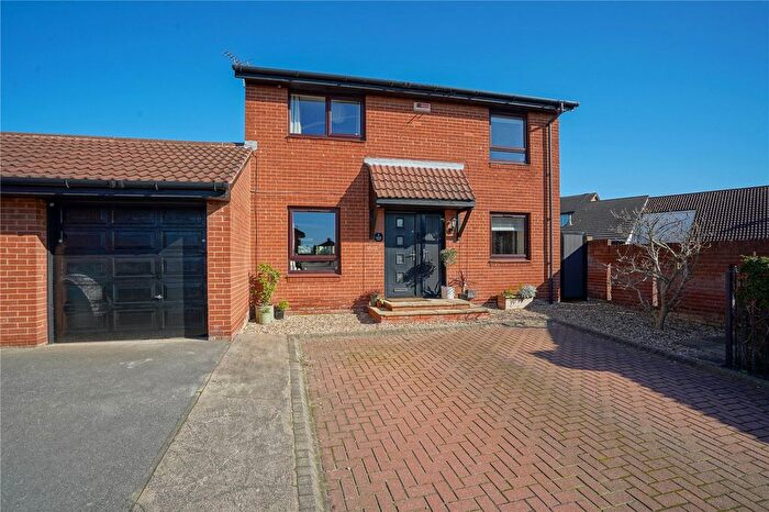 3 Bedroom Detached House For Sale In Laceby Close, Bramley, Rotherham, South Yorkshire, S66