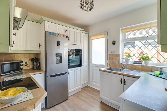 2 Bedroom Semi-Detached Bungalow For Sale In Broomfield, Thundersley, SS7