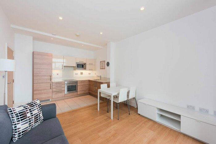 1 Bedroom Flat For Sale In Cornell Square, Vauxhall, London, SW8