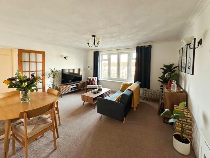 2 Bedroom Flat To Rent In Addiscombe Road, Croydon, CR0