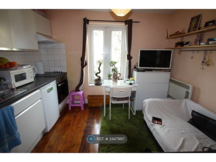 Studio To Rent In Mountfield Road, London, N3