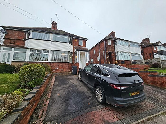 3 Bedroom Semi Detached House To Rent In Dyas Avenue, Birmingham, B42