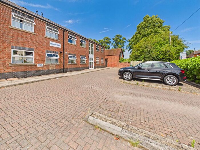 2 Bedroom Flat For Sale In School Road, Tilehurst, Reading, RG31