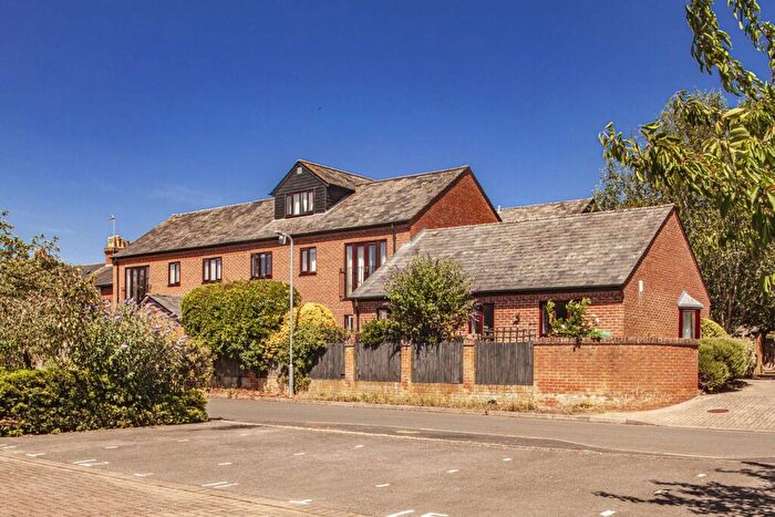 2 Bedroom Bungalow For Sale In Queens Court, Goring On Thames, RG8
