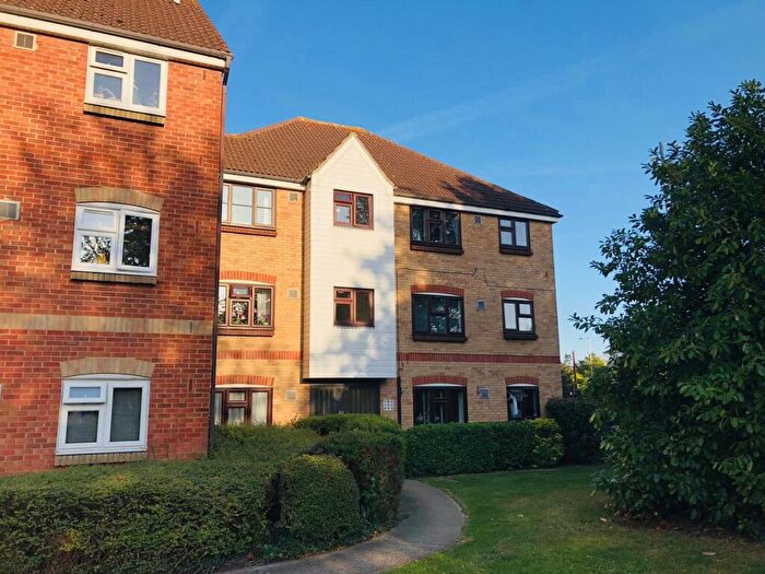 2 Bedroom Flat To Rent In Redmayne Drive, Widford, Chelmsford, CM2