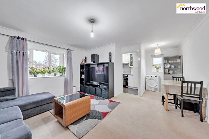 2 Bedroom Flat For Sale In Pioneer Way, Watford, WD18