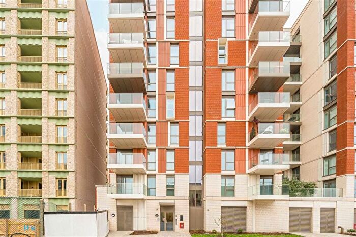 2 Bedroom Flat To Rent In Lanchester Way, Nine Elms, SW11