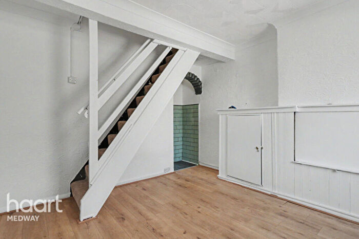 2 Bedroom End Of Terrace House For Sale In Hartfield Place, Gravesend, DA11