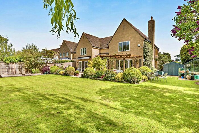 4 Bedroom Detached House For Sale In Chesterton Park, Cirencester, GL7