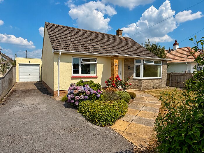 2 Bedroom Bungalow For Sale In Clifford Avenue, Kingsteignton, Newton Abbot, TQ12