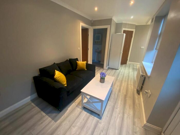 1 Bedroom Flat To Rent In Flat A Windsor Walk, Luton, LU1