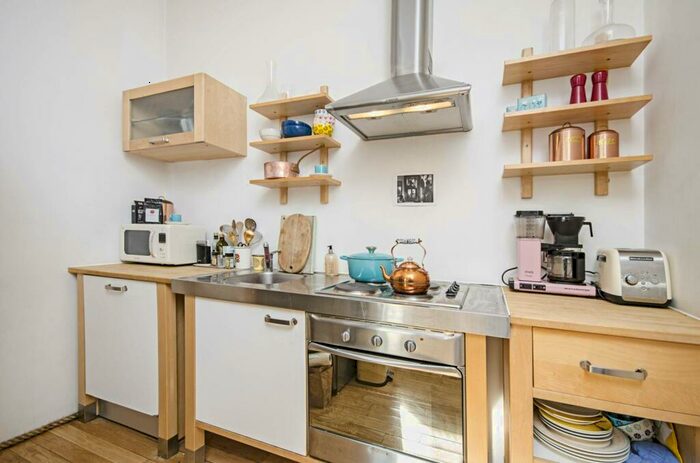 1 Bedroom Flat To Rent In Cyntra Place, Hackney, London, E8