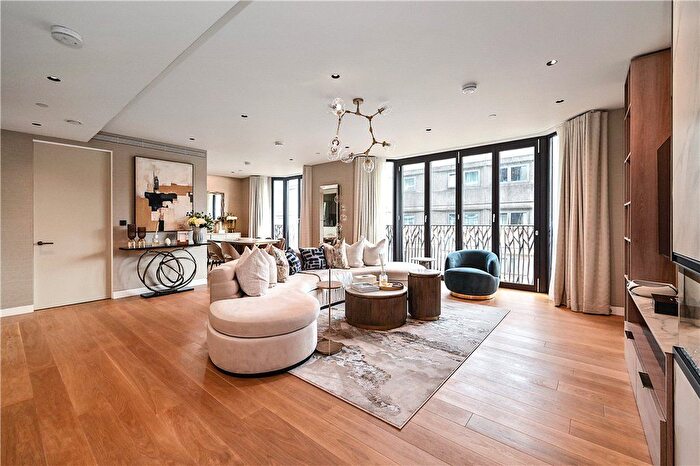 3 Bedroom Flat To Rent In Great Portland Street, London, W1W