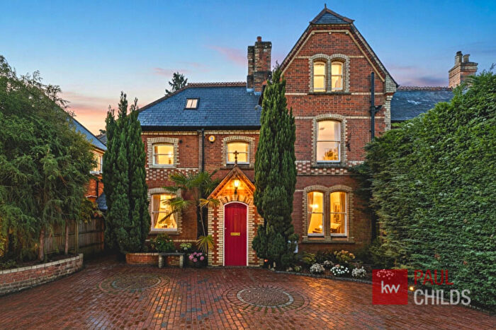 5 Bedroom Semi Detached House For Sale In Elm Road, Reading, RG6